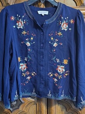Solitaire Blue Floral Embroidered Crochet Button Front Blouse Size M
